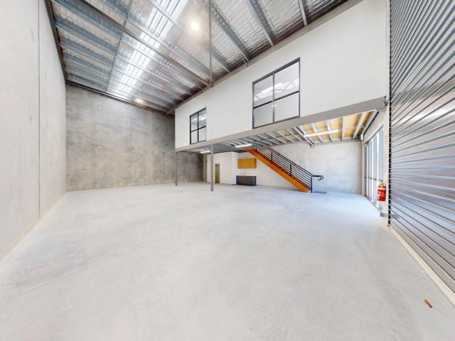 Warehouse for rent in Toombul, Queensland