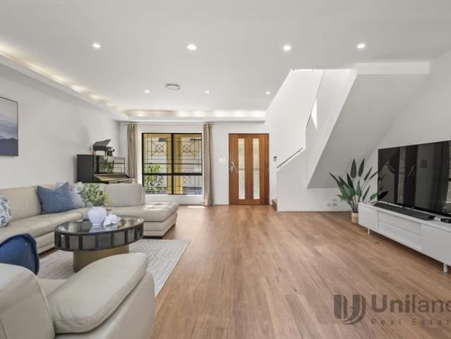 Townhouse for rent in Sydney, New South Wales
