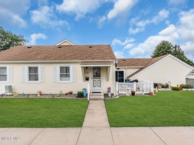Condo for sale in Wyckoff Mills, Howell Township