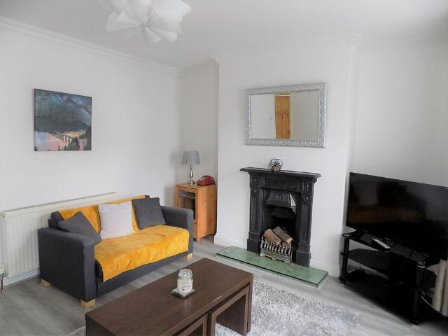 House for rent in Calderstones