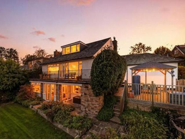 House for sale in Rawdon, West Yorkshire