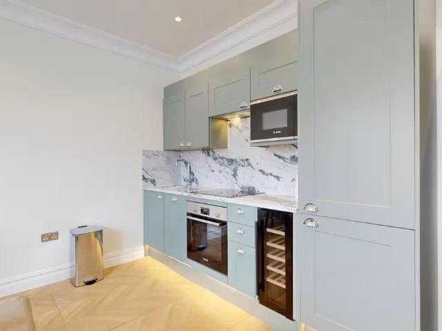 Apartment for rent in North Sheen, Greater London