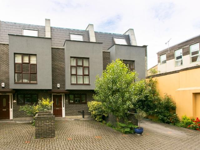 House for rent in Stockwell, Greater London