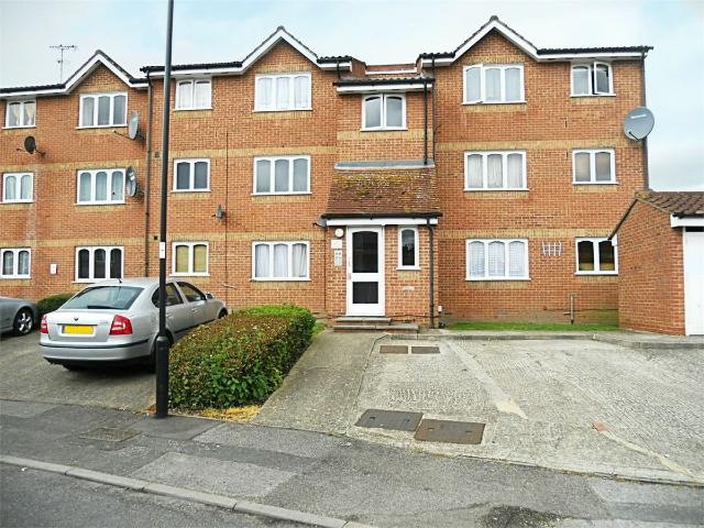 Apartment for rent in Freezywater, Greater London