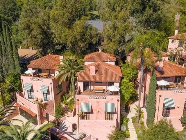 Apartment for rent in Canoga Park, California