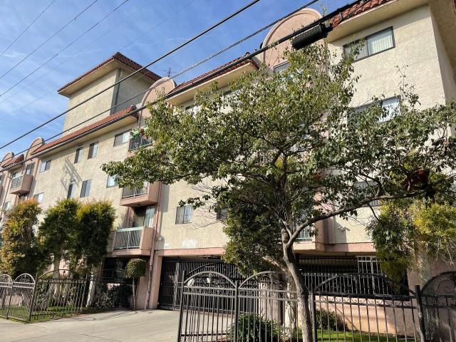 Apartment for rent in Canoga Park, California