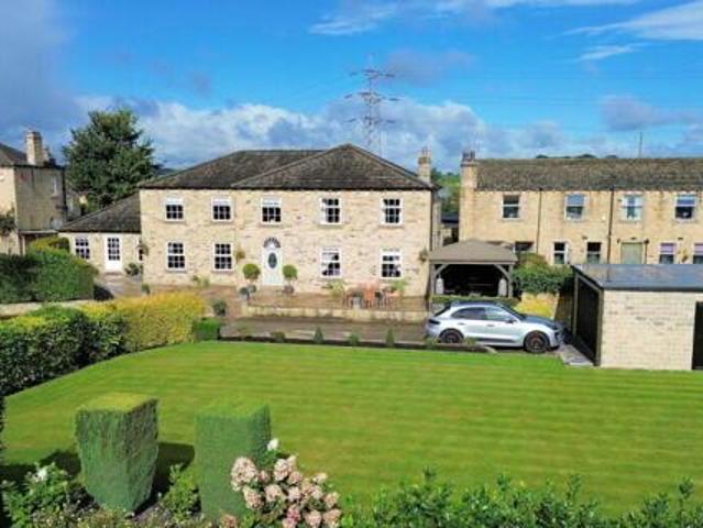 House for sale in Huddersfield, West Yorkshire