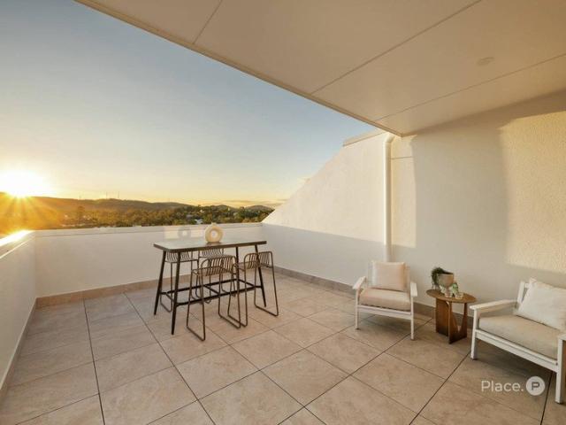 Townhouse for sale in St Lucia, Greater Brisbane