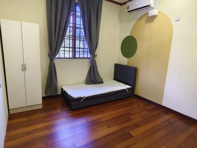 Room for rent in Petaling, Alam Impian