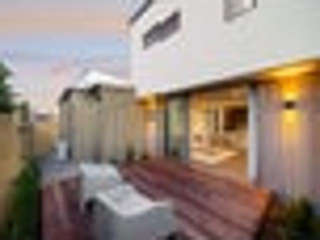 Townhouse for sale in Heathcote, Canterbury