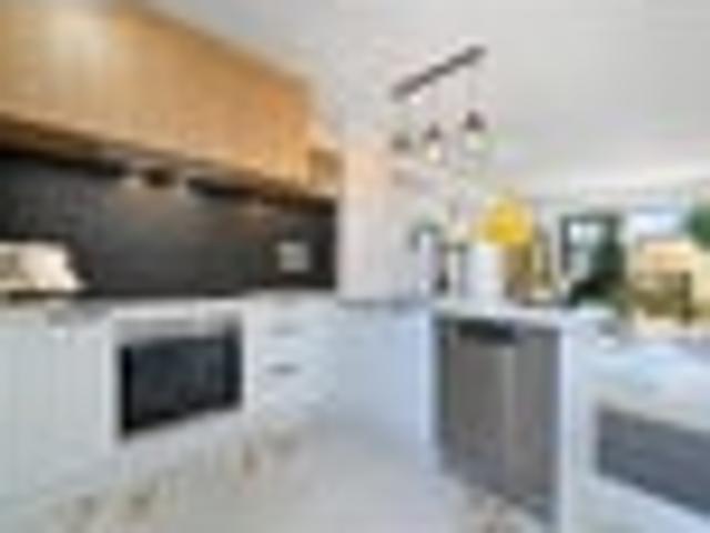 Townhouse for sale in Oratia