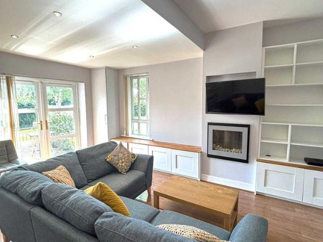 Apartment to rent in Bluebell, North Tipperary