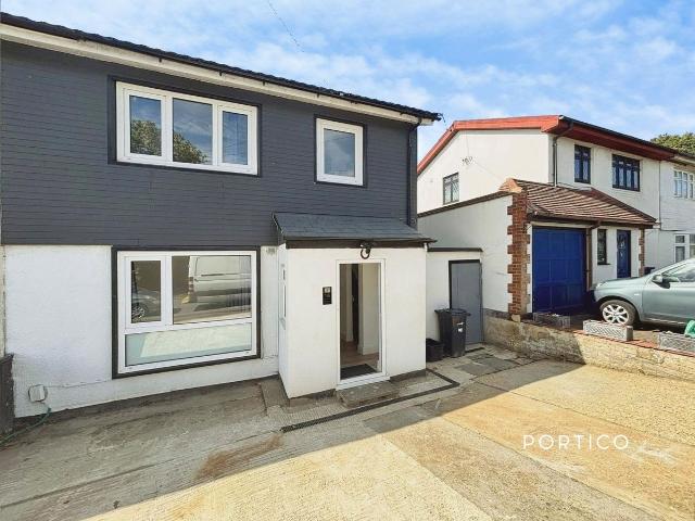 Room for rent in London Borough of Redbridge, Greater London