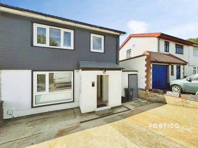 Room for rent in London Borough of Redbridge, Greater London