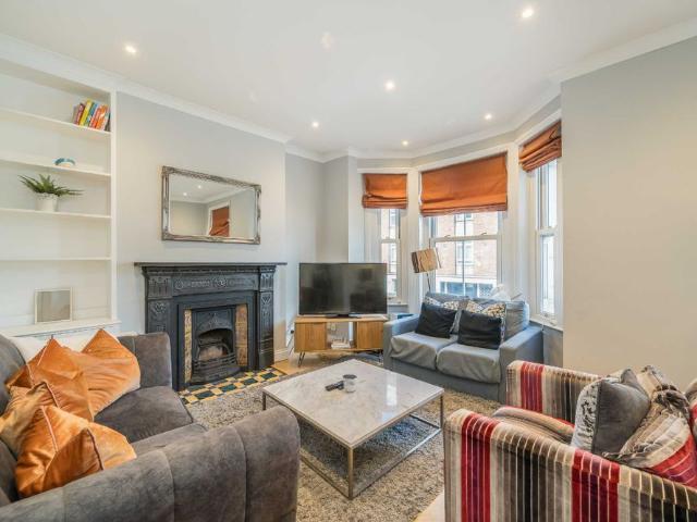 Apartment for rent in Falcon Estate, Greater London