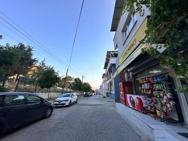 Bayrakli, İzmir içerisinde kiralık mülk