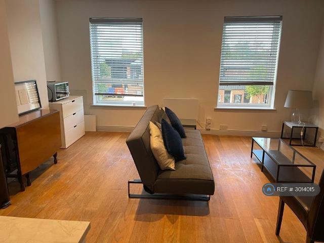 Apartment for rent in North Kensington, Greater London