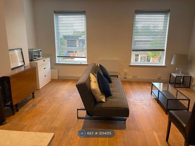 Apartment for rent in North Kensington, Greater London