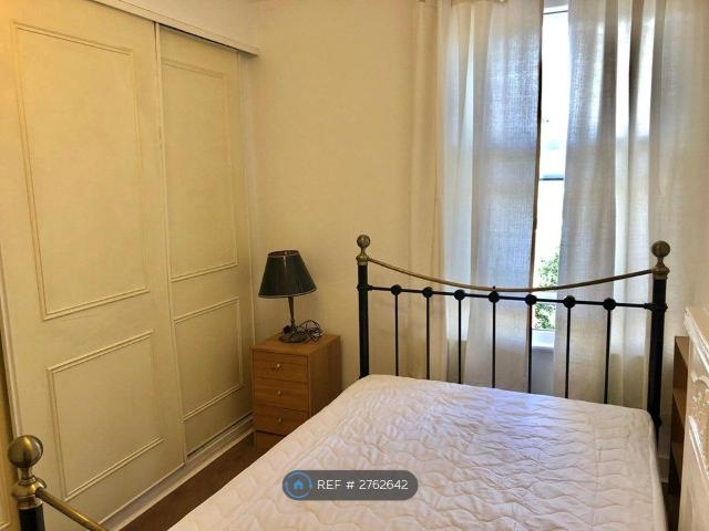 Room for rent in North Kensington, Greater London
