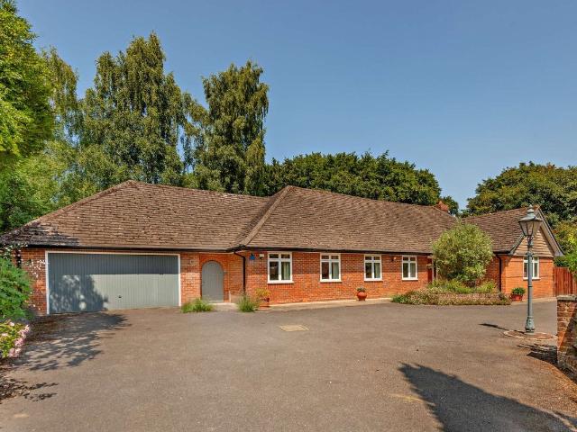 House for rent in Penn, Knotty Green