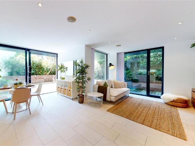 Apartment for rent in Chalk Farm, Greater London