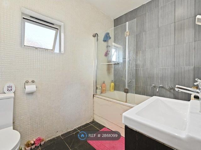 Room for rent in Edmonton, Greater London
