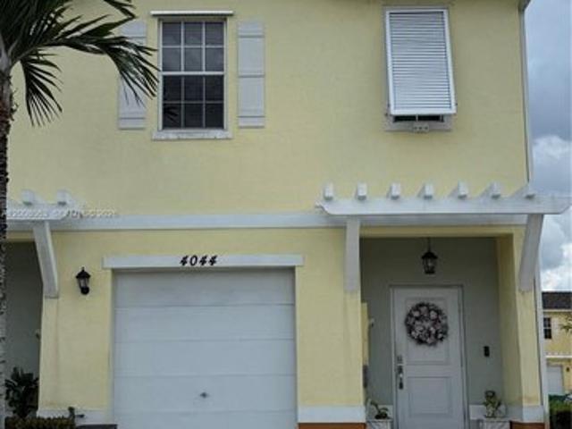 Townhouse for sale in Lauderhill, Broward County