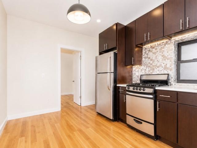 Room for rent in Arverne, New York