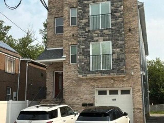 House for sale in Elizabeth, New Jersey