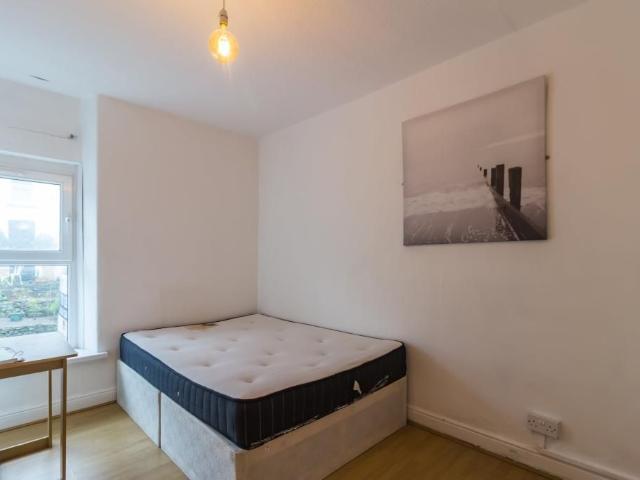 Room for rent in Pontypridd, Wales