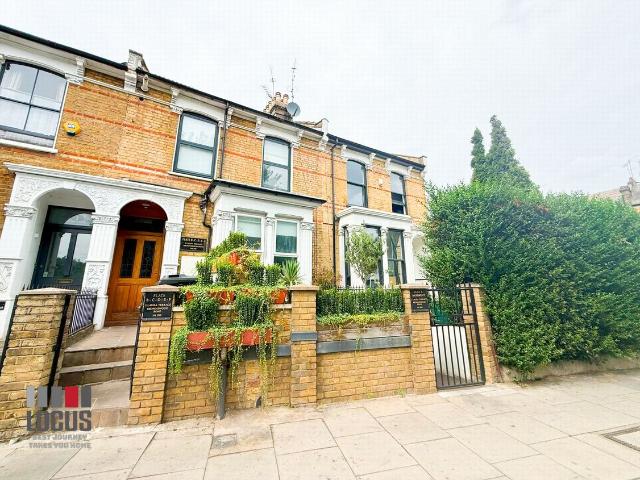 Studio for rent in Brownswood Park, Stoke Newington