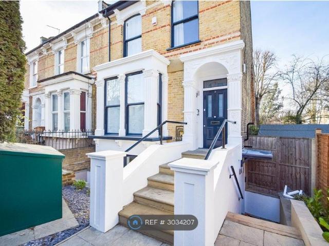 Apartment for rent in Brownswood Park, Stoke Newington