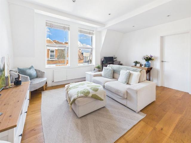 Apartment for rent in London Borough of Richmond upon Thames, Greater London