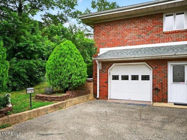 Condo for sale in Brick
