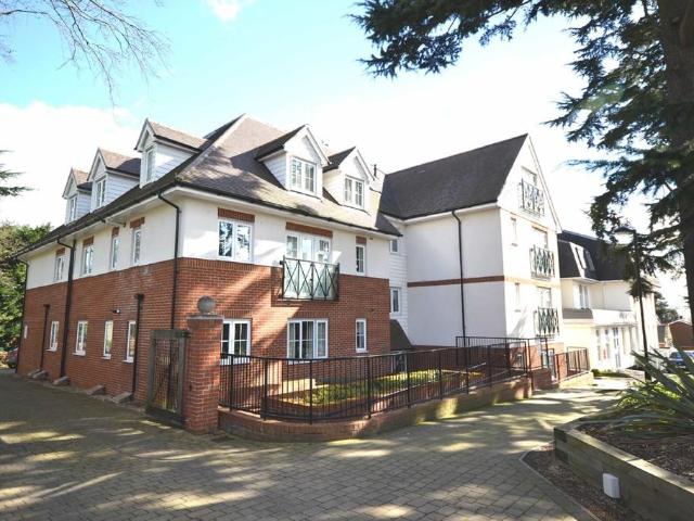 Apartment for rent in Ivy Chimneys, Epping Forest