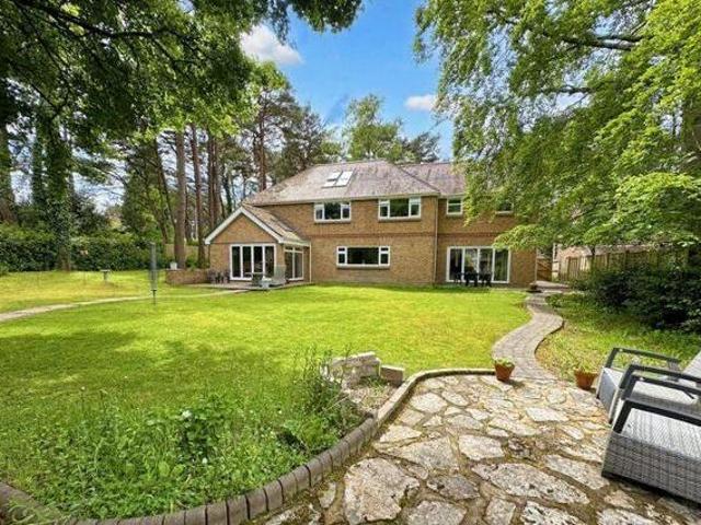 House for sale in Broadstone