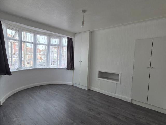 House for rent in London Borough of Merton, Raynes Park
