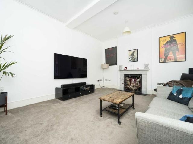 Apartment for rent in Lyons, Greater London