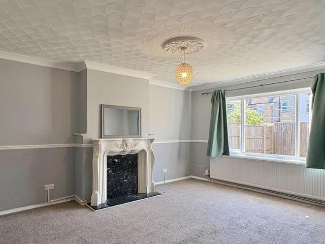 Apartment for rent in London Borough of Croydon, Addiscombe