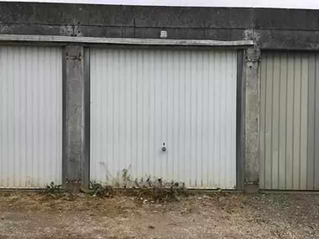 Garage vente à Laval