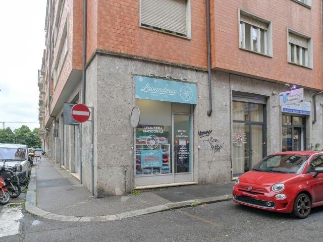 Locale Commerciale in vendita a Circoscrizione 8, Piemonte