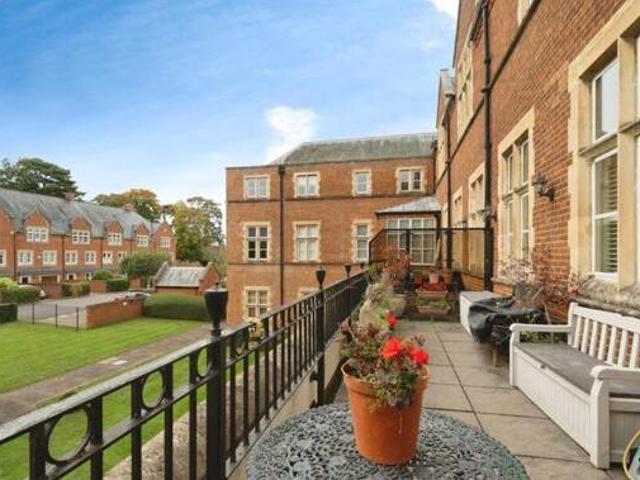 House for sale in Pachesham Park, Surrey