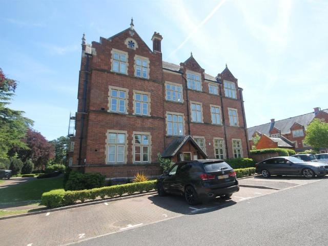 Apartment for rent in Pachesham Park, Surrey