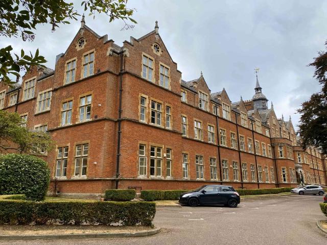 Apartment for rent in Leatherhead, Mole Valley