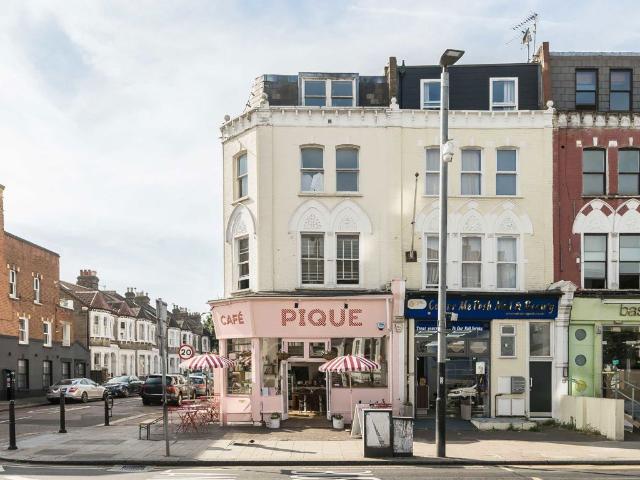 Apartment for rent in Clapham Junction, Greater London