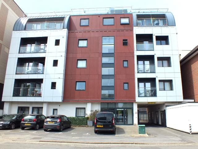 Apartment for rent in West Byfleet, Woking
