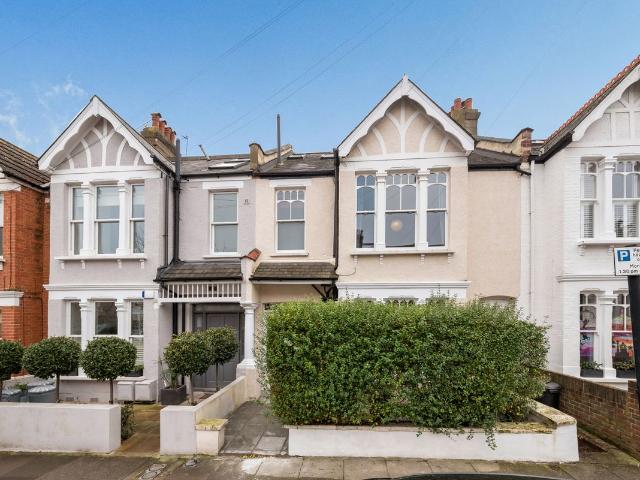Apartment for rent in Southfields, Greater London