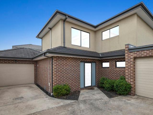 Townhouse for sale in Oakleigh South, Melbourne