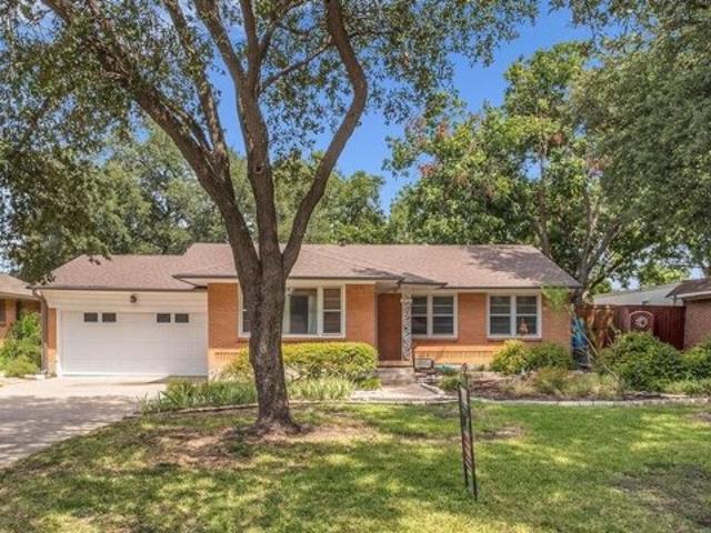 House for sale in Farmers Branch, Texas