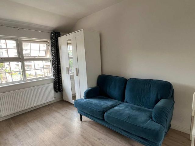 Room for rent in Mill Hill, Greater London